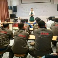 ���x����ƸՈ��̩��Ӣ��У���ں��Ӽ��g��Ӗ����