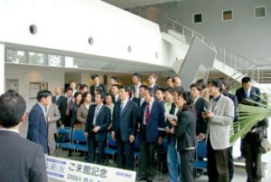 �Ϻ���څ^(q��)�_(k��i)չ���O(sh��)���̴������ؙC(j��)е���(xi��ng)�z��